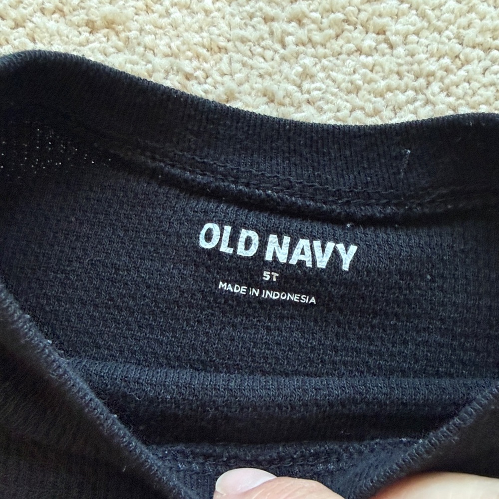 5T Old Navy Kids Long Sleeve Tee Set - Blue, Green, Black - Picture 5 of 9